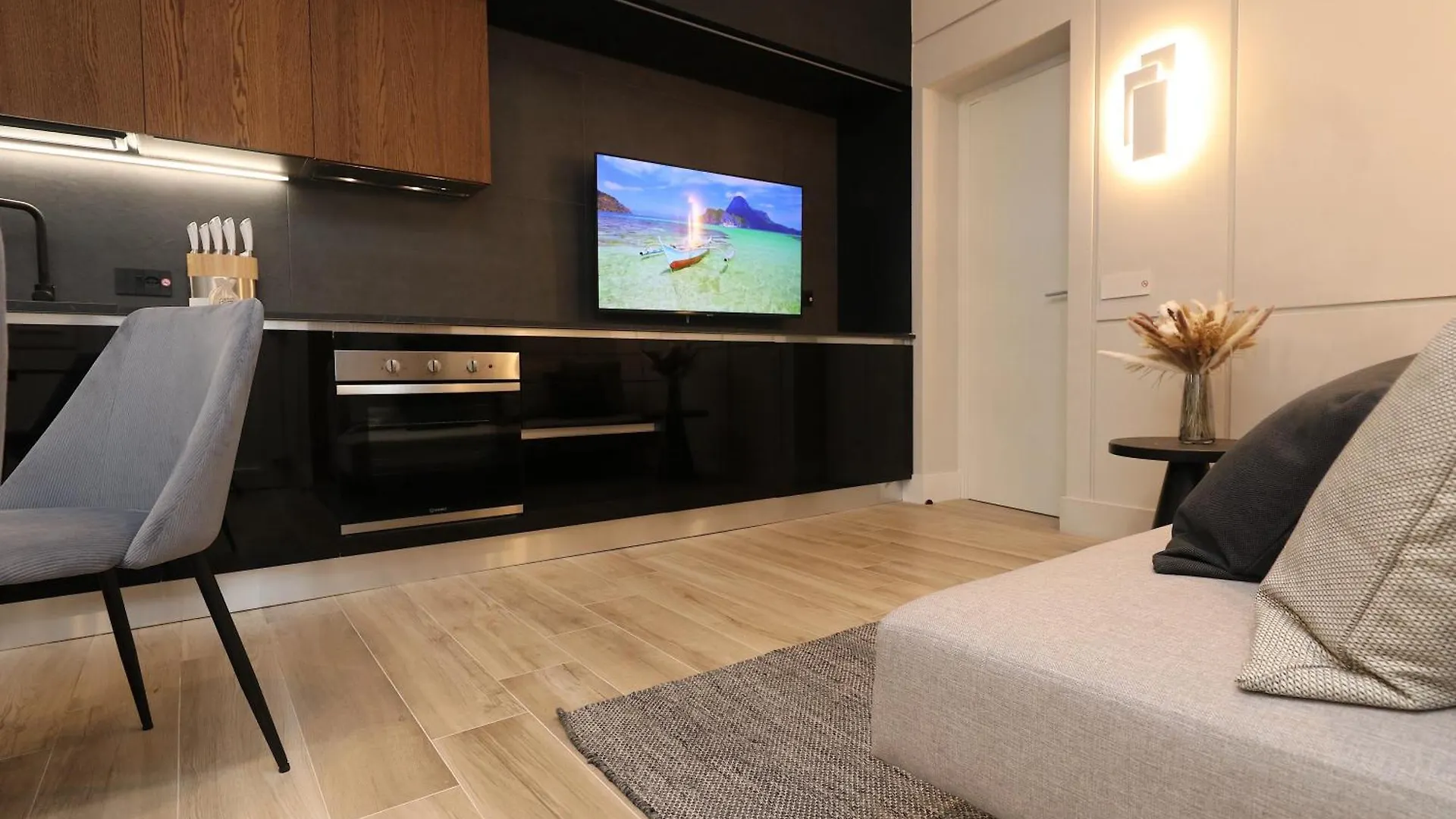 Apartament Charming & Luxe Gem-Old Town- Suite Garibaldi - Fully Equipped & Renovated Olbia
